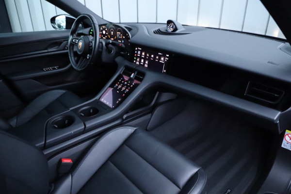 Porsche Taycan Cross Turismo 4 93 kWh | 476PK | Luchtvering (PASM) | Keyless-go | Sport-chrono | Bose | Hefsysteem vooras | Stuurwielverw. | 2022.