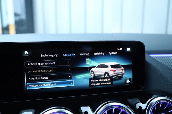 Mercedes-Benz GLA 250e AMG | 218PK | Sfeerverlichting | Led | Stoelverwarming | Standkachel | Widescreen | Carplay | Clima | 2022.