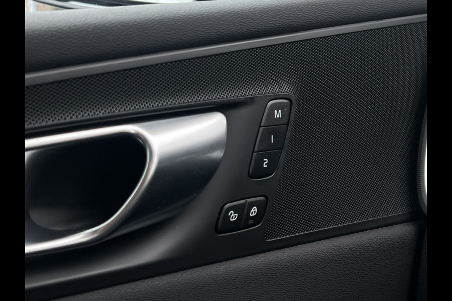 Volvo XC60 B4 Plus Dark | Trekhaak | Camera | Memory