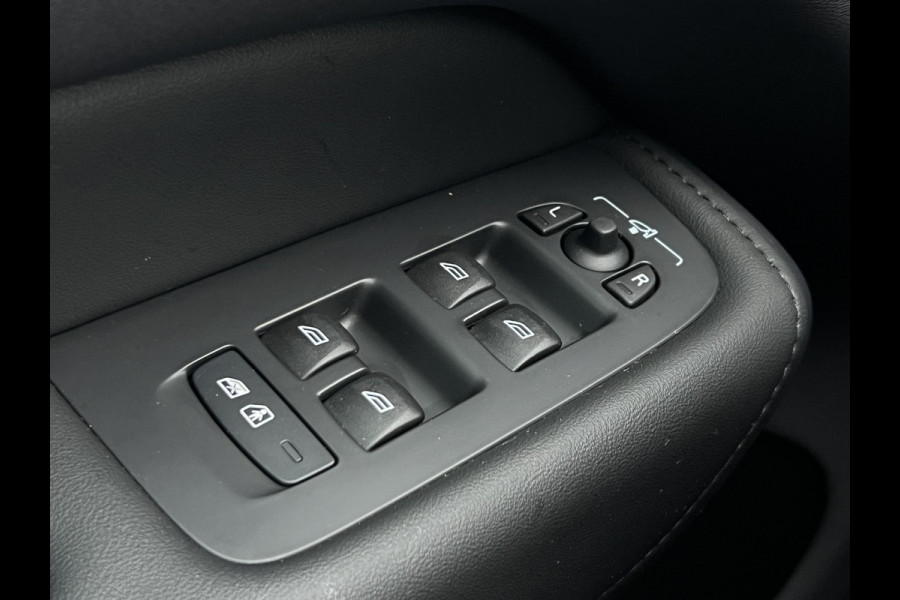 Volvo XC60 B4 Plus Dark | Trekhaak | Camera | Memory