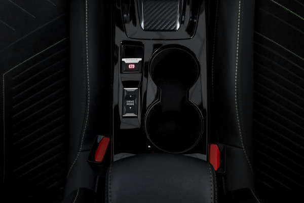 Peugeot 2008 1.2 Hybrid 145 GT - Automaat | Alcantara Pack | Drive Assist Pack | Dig. Cockpit | Adapt. Cruise | Stoelverw. | PDC | Camera | NAV + App. Connect | ECC | DAB | LM 17" | 7665