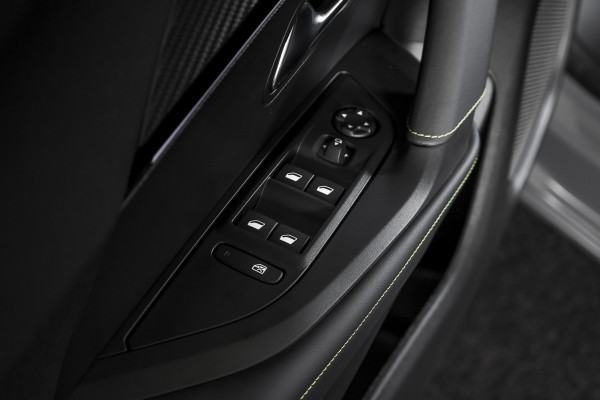 Peugeot 2008 1.2 Hybrid 145 GT - Automaat | Alcantara Pack | Drive Assist Pack | Dig. Cockpit | Adapt. Cruise | Stoelverw. | PDC | Camera | NAV + App. Connect | ECC | DAB | LM 17" | 7665