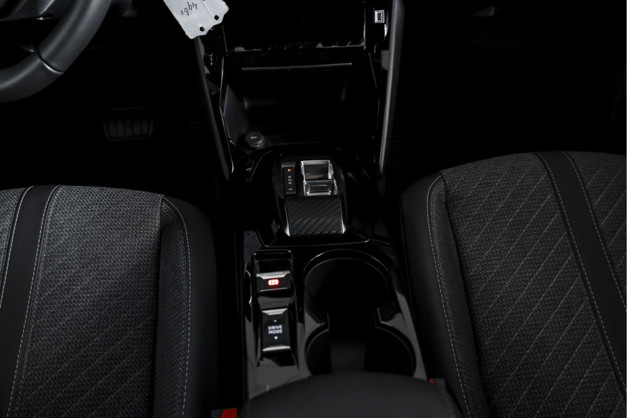 Peugeot 2008 1.2 Hybrid 145 Allure - Automaat | Dig. Cockpit | Adapt. Cruise | Stoelverw. | PDC | Camera | App. Connect | ECC | DAB | LM 17" | 8308