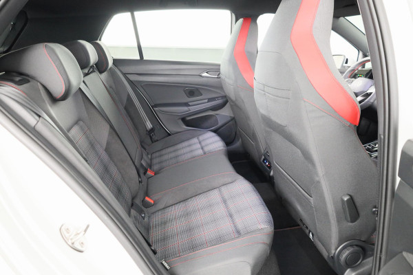 Volkswagen Golf GTI 2.0 195 kW / 265 pk TSI Hatchback 7 versn. DSG | Verlengde garantie | Panoramadak | Head up Display | Harman Kardon |