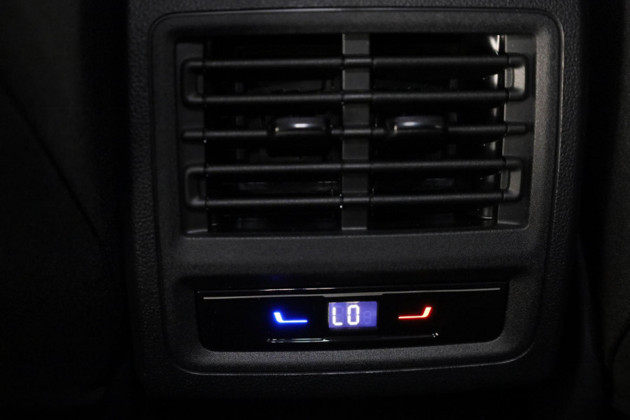 Volkswagen Golf GTI 2.0 195 kW / 265 pk TSI Hatchback 7 versn. DSG | Verlengde garantie | Panoramadak | Head up Display | Harman Kardon |