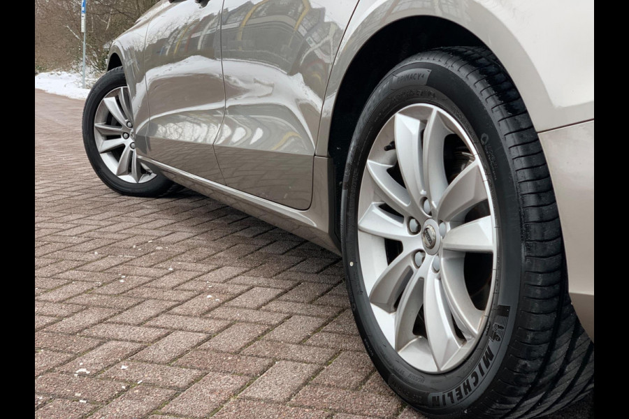 Volvo V60 2.0 D4 Inscription 190PK LEDER FULL 2021 DEALER OH / NETTO EXPORT € 14.950