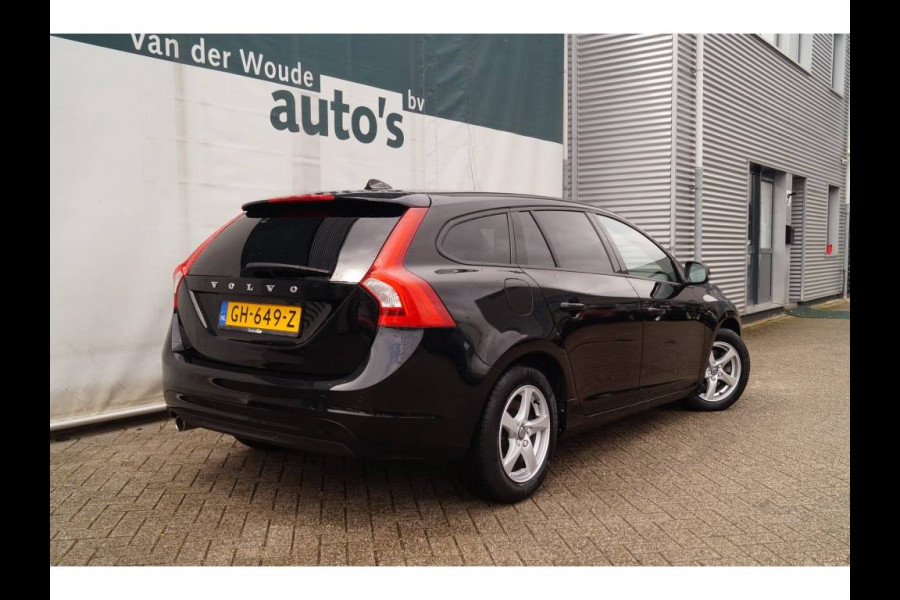 Volvo V60 2.0 D2 120pk Momentum Bns -NAVI-ECC-PDC-