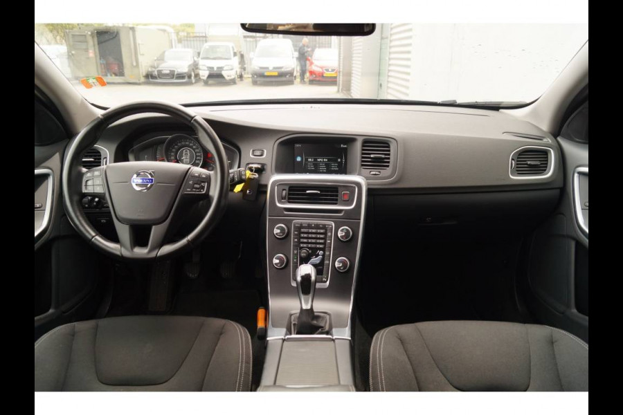 Volvo V60 2.0 D2 120pk Momentum Bns -NAVI-ECC-PDC-