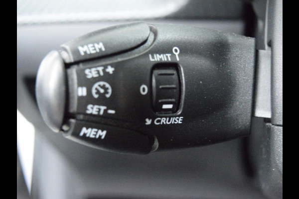 Peugeot 208 1.2 PureTech Active CARPLAY | STOELVERWARMING | AIRCO |