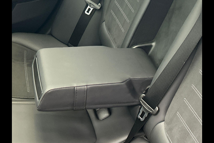 Mercedes-Benz C-Klasse 180 AMG Line | Pano/Dak | Burmester | Leder/Alcantara | Camera