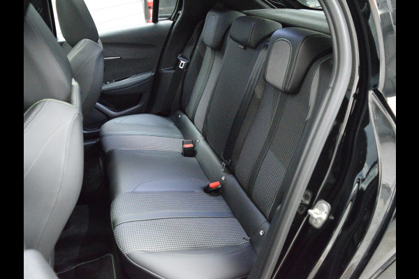 Peugeot 208 1.2 PureTech GT PANORAMADAK | NAVIGATIE & CARPLAY | CAMERA MET SENSOREN | STOELVERWARMING |