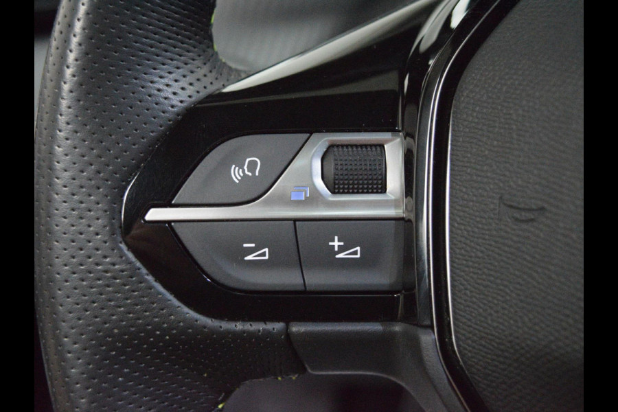 Peugeot 208 1.2 PureTech GT PANORAMADAK | NAVIGATIE & CARPLAY | CAMERA MET SENSOREN | STOELVERWARMING |