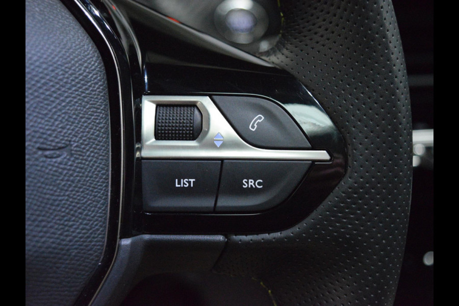 Peugeot 208 1.2 PureTech GT PANORAMADAK | NAVIGATIE & CARPLAY | CAMERA MET SENSOREN | STOELVERWARMING |