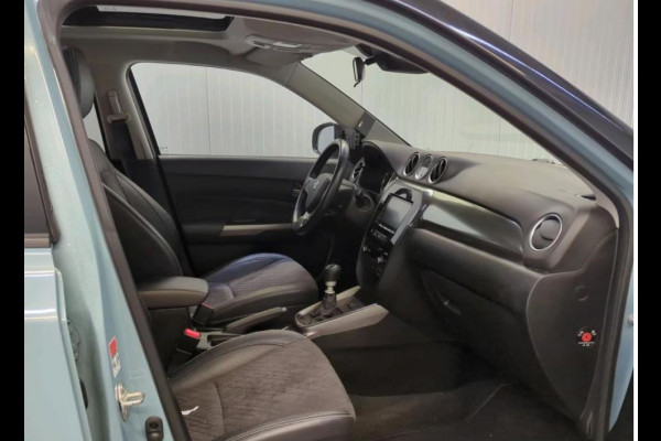 Suzuki Vitara 1.4 130PK Smart Hybrid / Panoramadak / Trekhaak / 1/2 Leder / Airco-ecc. / Pdc.V+A / Radio multimedia /