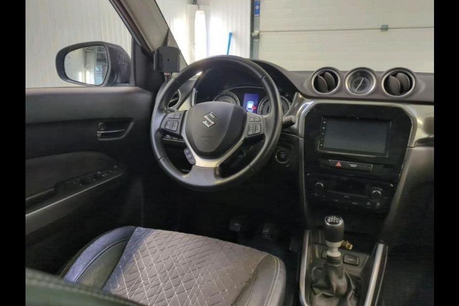 Suzuki Vitara 1.4 130PK Smart Hybrid / Panoramadak / Trekhaak / 1/2 Leder / Airco-ecc. / Pdc.V+A / Radio multimedia /
