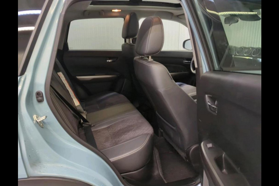 Suzuki Vitara 1.4 130PK Smart Hybrid / Panoramadak / Trekhaak / 1/2 Leder / Airco-ecc. / Pdc.V+A / Radio multimedia /