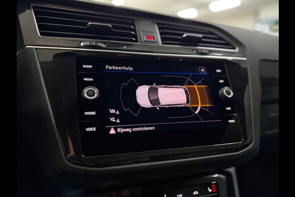 Volkswagen Tiguan 1.4 TSI eHybrid R-Line Business+ | Black Style | Half leer | 19' inch | Adaptive Cruise Control | Navigatie