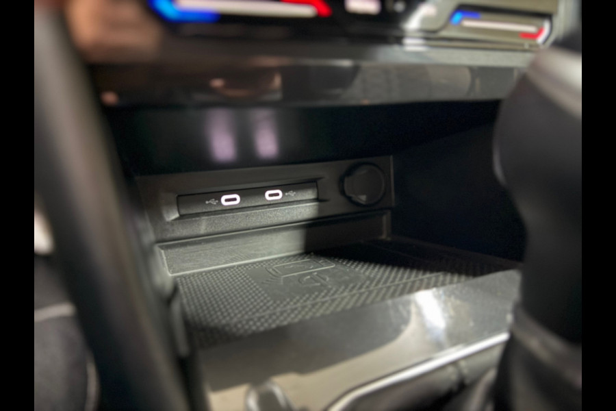 Volkswagen Tiguan 1.4 TSI eHybrid R-Line Business+ | Black Style | Half leer | 19' inch | Adaptive Cruise Control | Navigatie