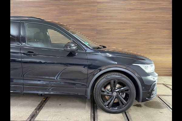 Volkswagen Tiguan 1.4 TSI eHybrid R-Line Business+ | Black Style | Half leer | 19' inch | Adaptive Cruise Control | Navigatie
