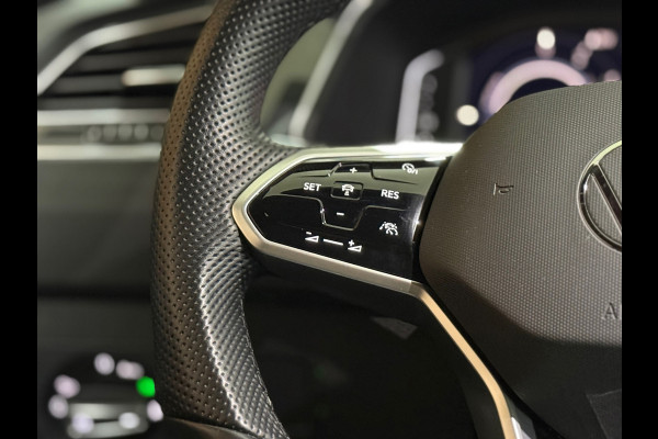 Volkswagen Tiguan 1.4 TSI eHybrid R-Line Business+ | Black Style | Half leer | 19' inch | Adaptive Cruise Control | Navigatie