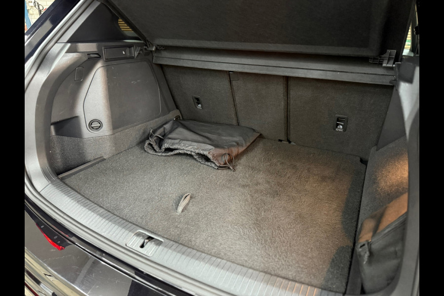 Volkswagen Tiguan 1.4 TSI eHybrid R-Line Business+ | Black Style | Half leer | 19' inch | Adaptive Cruise Control | Navigatie