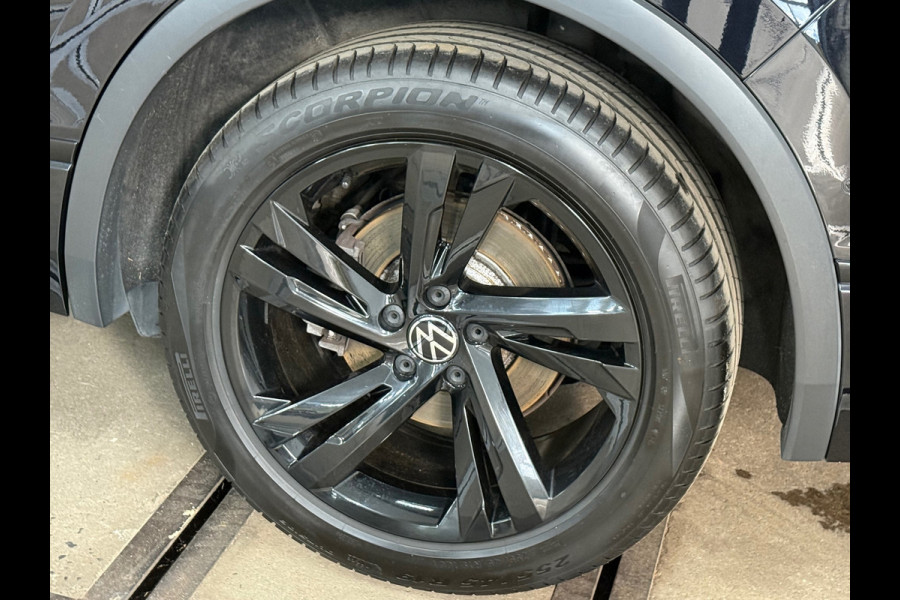 Volkswagen Tiguan 1.4 TSI eHybrid R-Line Business+ | Black Style | Half leer | 19' inch | Adaptive Cruise Control | Navigatie