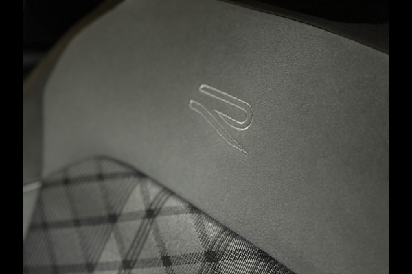 Volkswagen Tiguan 1.4 TSI eHybrid R-Line Business+ | Black Style | Half leer | 19' inch | Adaptive Cruise Control | Navigatie