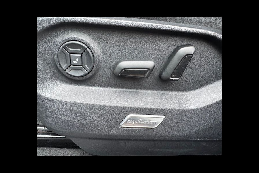 Volkswagen Touareg 3.0 TDI R-Line Automaat 1e Eigenaar Virtueel Cockpit,Airco/ECC,Navigatie,HUD,Panoramadak