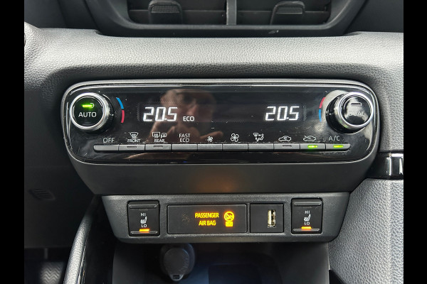 Toyota Yaris 1.5 Hybrid Launch Edition Dealer Auto Fabrieksgarantie!