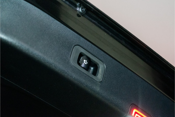 Mercedes-Benz E-Klasse Estate 300 e AMG 313PK | Pano | LED | Trekhaak | Sfeer | Burmester | Fabrieksgarantie