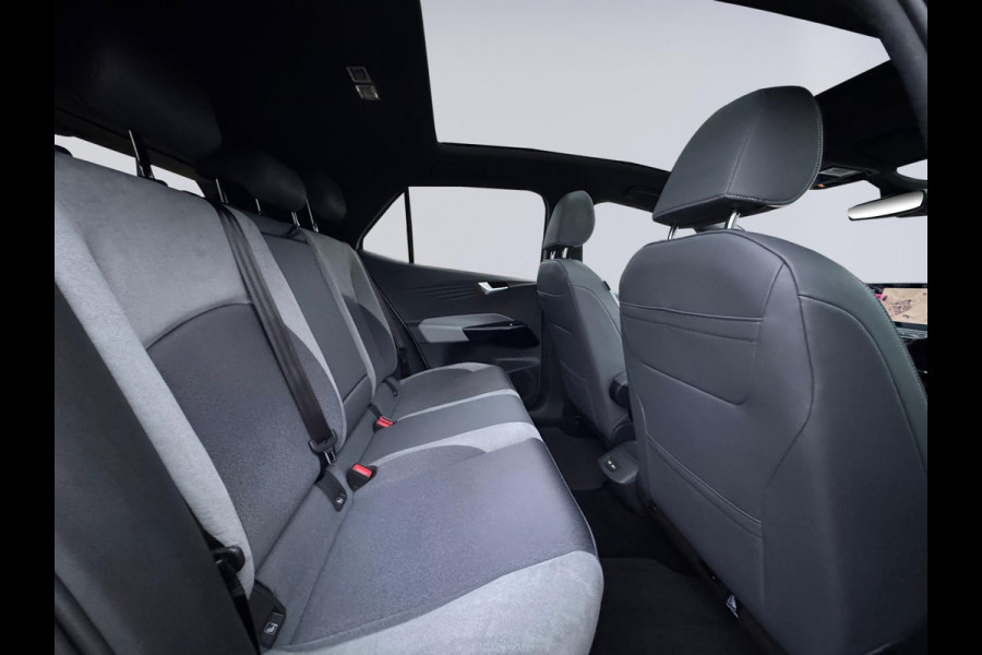 Volkswagen ID.3 First Max 58 kWh, panoramadak, camera, 20 inch, stoelverwarming, parelmoer, 1 e eigenaar, NL auto met nap
