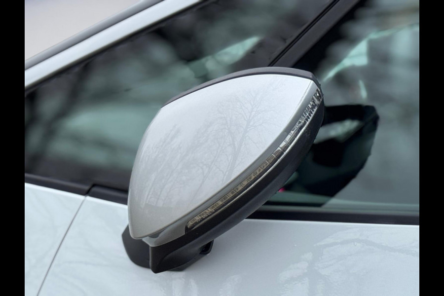 Volkswagen ID.3 First Max 58 kWh, panoramadak, camera, 20 inch, stoelverwarming, parelmoer, 1 e eigenaar, NL auto met nap