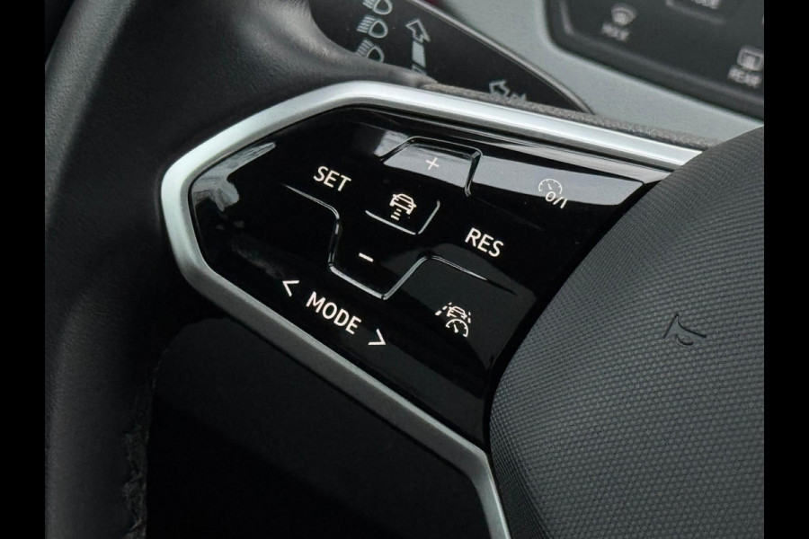 Volkswagen ID.3 First Max 58 kWh, panoramadak, camera, 20 inch, stoelverwarming, parelmoer, 1 e eigenaar, NL auto met nap