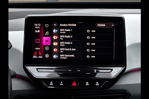 Volkswagen ID.3 First Max 58 kWh, panoramadak, camera, 20 inch, stoelverwarming, parelmoer, 1 e eigenaar, NL auto met nap