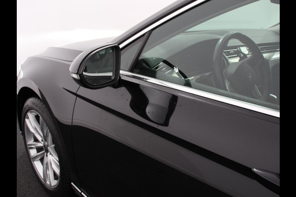 Volkswagen Passat Variant 1.5 TSI 150 pk DSG Elegance High | Navigatie | Apple Carplay/Android Auto | Parkeersensoren | Camera | Elektrische achterklep | Adaptive Cruise Control | Virtual Cockpit | Afneembare trekhaak | Ledverlichting | Bestuurderstoel elektrisch