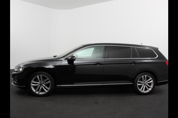 Volkswagen Passat Variant 1.5 TSI 150 pk DSG Elegance High | Navigatie | Apple Carplay/Android Auto | Parkeersensoren | Camera | Elektrische achterklep | Adaptive Cruise Control | Virtual Cockpit | Afneembare trekhaak | Ledverlichting | Bestuurderstoel elektrisch