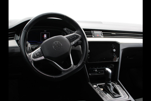 Volkswagen Passat Variant 1.5 TSI 150 pk DSG Elegance High | Navigatie | Apple Carplay/Android Auto | Parkeersensoren | Camera | Elektrische achterklep | Adaptive Cruise Control | Virtual Cockpit | Afneembare trekhaak | Ledverlichting | Bestuurderstoel elektrisch