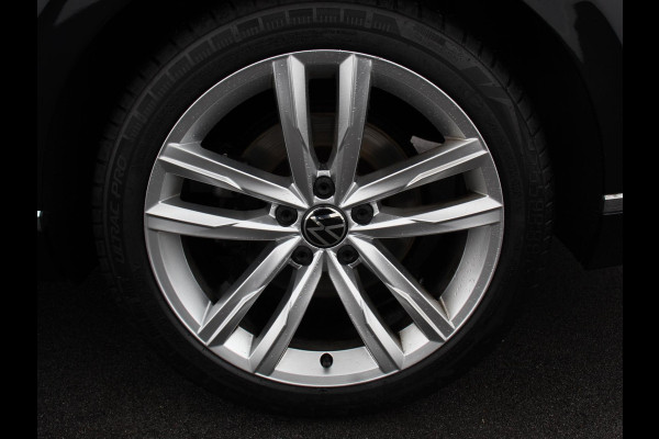 Volkswagen Passat Variant 1.5 TSI 150 pk DSG Elegance High | Navigatie | Apple Carplay/Android Auto | Parkeersensoren | Camera | Elektrische achterklep | Adaptive Cruise Control | Virtual Cockpit | Afneembare trekhaak | Ledverlichting | Bestuurderstoel elektrisch