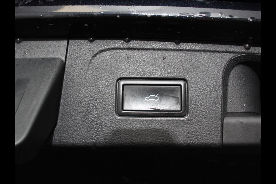 Volkswagen Passat Variant 1.5 TSI 150 pk DSG Elegance High | Navigatie | Apple Carplay/Android Auto | Parkeersensoren | Camera | Elektrische achterklep | Adaptive Cruise Control | Virtual Cockpit | Afneembare trekhaak | Ledverlichting | Bestuurderstoel elektrisch