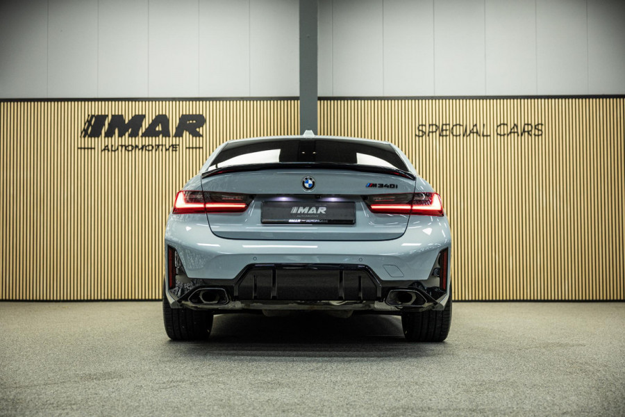 BMW 3-serie M340i xDrive | M-Performance Pack | M-stoelen | Head-Up | Carbon inleg | 20'' velgen | Sportstuur |