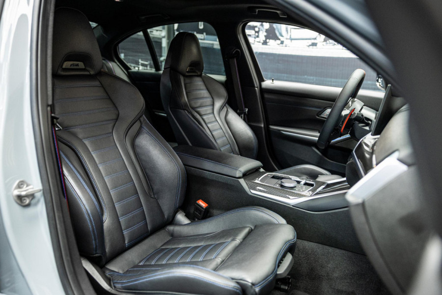 BMW 3-serie M340i xDrive | M-Performance Pack | M-stoelen | Head-Up | Carbon inleg | 20'' velgen | Sportstuur |