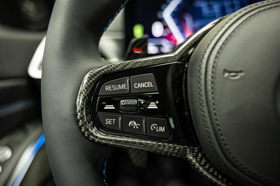 BMW 3-serie M340i xDrive | M-Performance Pack | M-stoelen | Head-Up | Carbon inleg | 20'' velgen | Sportstuur |