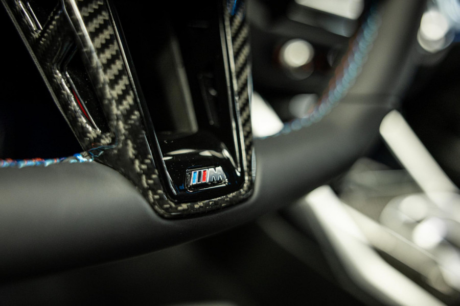BMW 3-serie M340i xDrive | M-Performance Pack | M-stoelen | Head-Up | Carbon inleg | 20'' velgen | Sportstuur |
