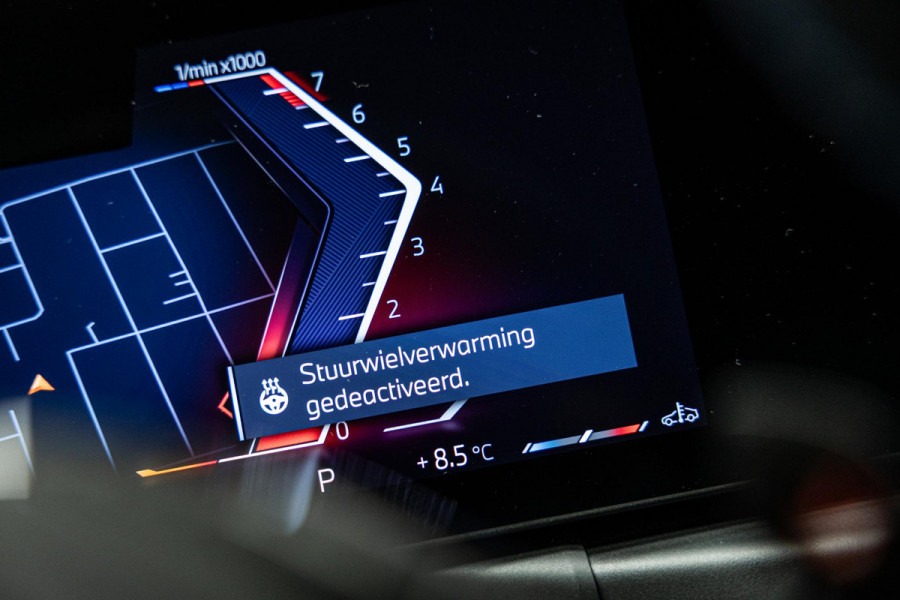 BMW 3-serie M340i xDrive | M-Performance Pack | M-stoelen | Head-Up | Carbon inleg | 20'' velgen | Sportstuur |