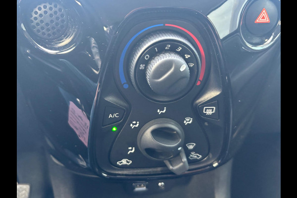 Peugeot 108 1.0 e-VTi Allure 5drs | Navigatie | Rijklaar geleverd incl 12 maanden BOVAG garantie! |