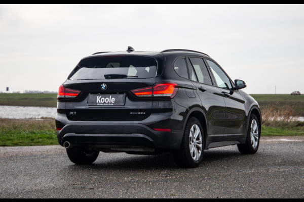 BMW X1 xDrive25e Executive CAMERA / CARPLAY / AUTOMAAT / LEDER / LED / CRUISE CONTROLE / STOELVERWARMING