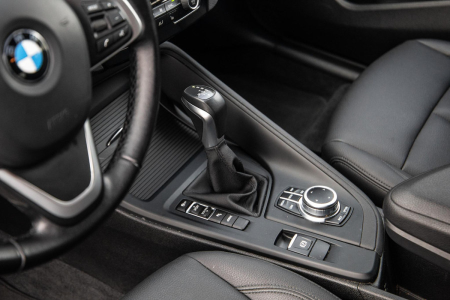 BMW X1 xDrive25e Executive CAMERA / CARPLAY / AUTOMAAT / LEDER / LED / CRUISE CONTROLE / STOELVERWARMING