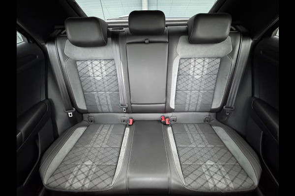 Volkswagen T-Roc 1.0 TSI R-Line * Panorama * Adaptieve Cruise Control * Carplay *