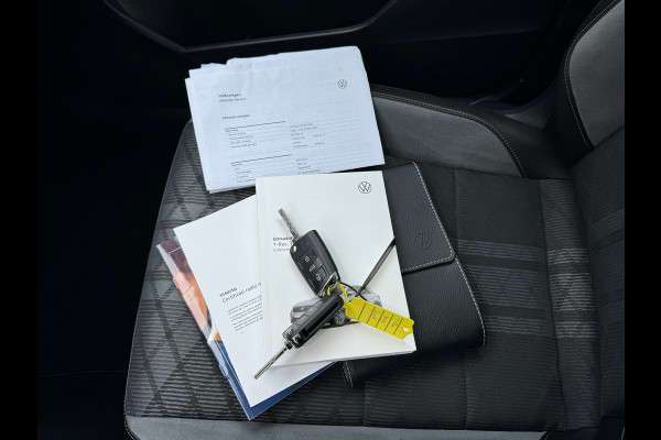 Volkswagen T-Roc 1.0 TSI R-Line * Panorama * Adaptieve Cruise Control * Carplay *