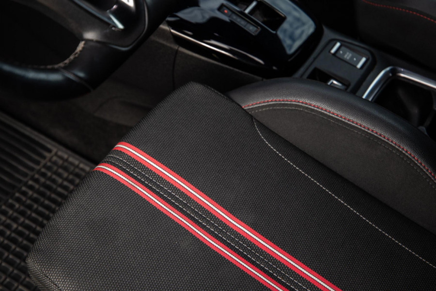 Opel Corsa 1.2 Turbo GS BLACK LINE / APPLE CARPLAY / AUTOMAAT / 360 CAMERA / STOELVERWARMING